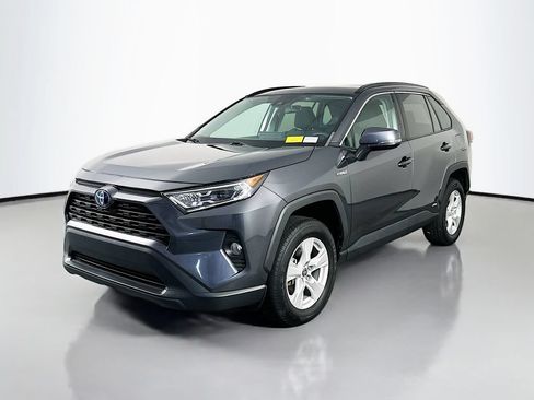 Used 2021 Toyota RAV4 XLE w/ Convenience Package AWD/4WD image 3