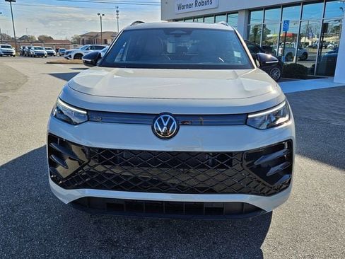 New 2026 Volkswagen Tiguan SE R-Line FWD image 2