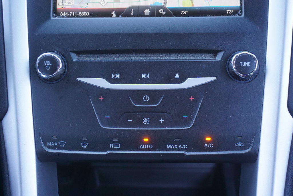 Used 2014 Ford Fusion SE FWD image 13