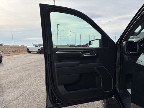 Used 2025 Chevrolet Silverado 1500 LT image 24