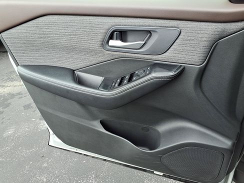 Used 2023 Nissan Rogue SV AWD/4WD image 19