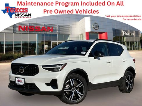 Used 2024 Volvo XC40 B5 Core image 1