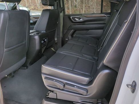 Used 2024 Chevrolet Suburban Premier RWD image 18