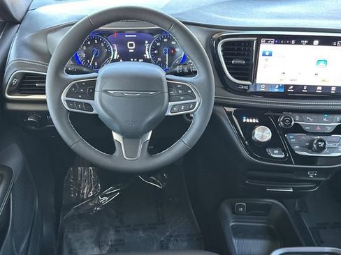 New 2027 Chrysler Pacifica Select FWD image 13