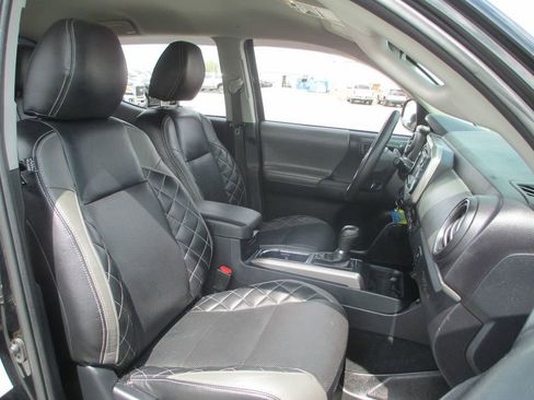 Used 2019 Toyota Tacoma SR5 image 22