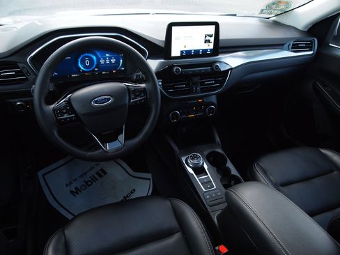 Used 2022 Ford Escape Titanium image 27