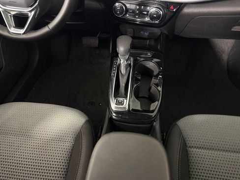 Used 2025 Chevrolet Trax LT w/ LT Convenience Package FWD image 16