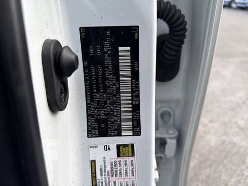 Used 2022 Toyota Corolla Cross LE image 8