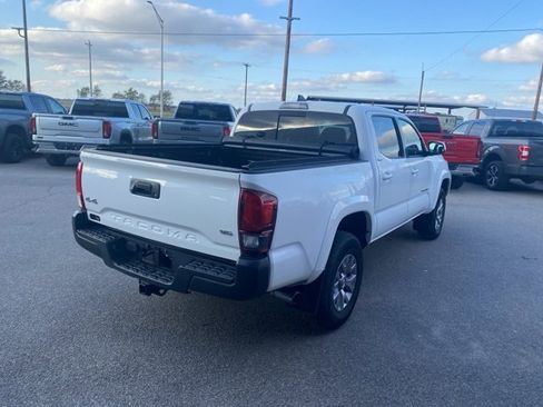 Used 2018 Toyota Tacoma 4D Double Cab image 6