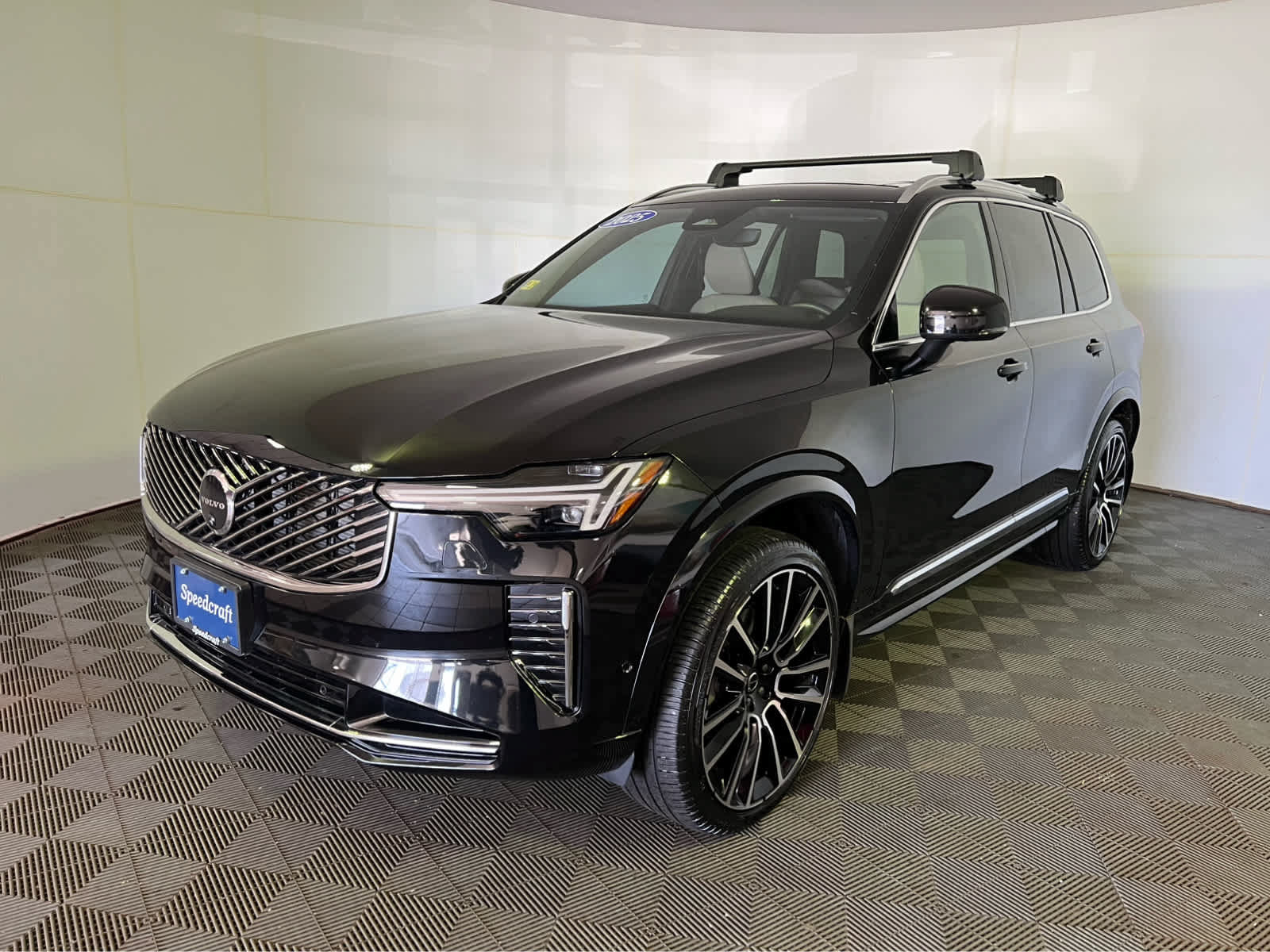 Used 2025 Volvo XC90 B5 Plus w/ Protection Package Premier AWD/4WD image 4