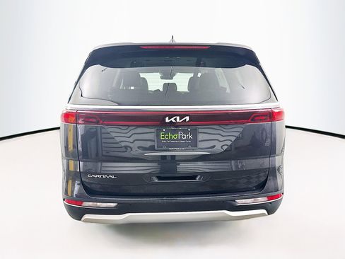Used 2024 Kia Carnival LX image 7