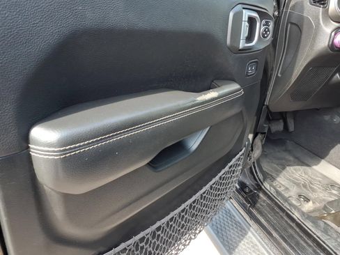 Used 2020 Jeep Wrangler Unlimited Sahara w/ Dual Top Group AWD/4WD image 10