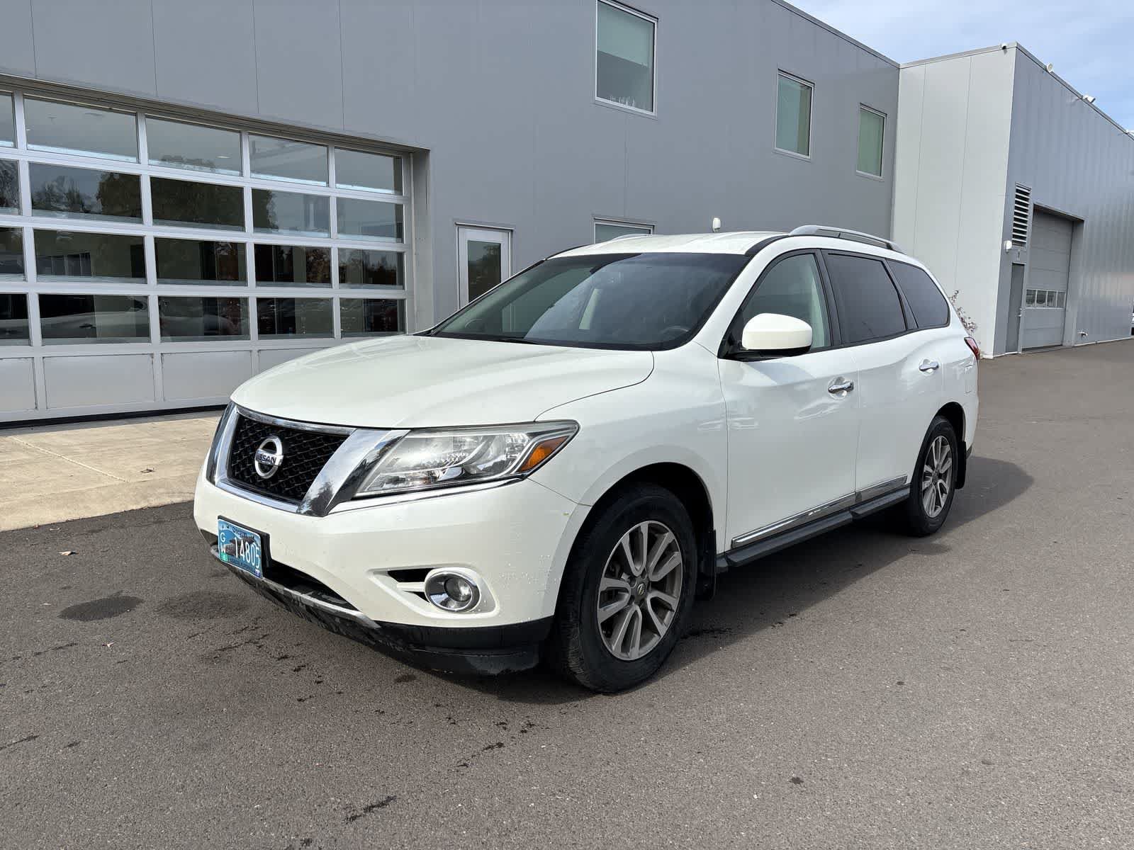 Used 2015 Nissan Pathfinder SL w/ SL Tech Package FWD image 1