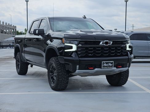 Used 2022 Chevrolet Silverado 1500 ZR2 w/ Technology Package AWD/4WD image 2