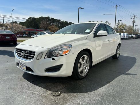 Used 2012 Volvo S60 T5 image 3