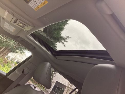 Used 2023 Toyota Highlander XLE image 18