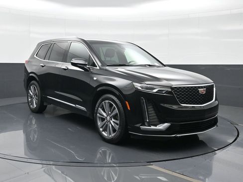 Used 2024 Cadillac XT6 Premium Luxury image 12