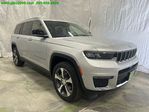 Used 2023 Jeep Grand Cherokee L Limited w/ Luxury Tech Group II AWD/4WD image 2