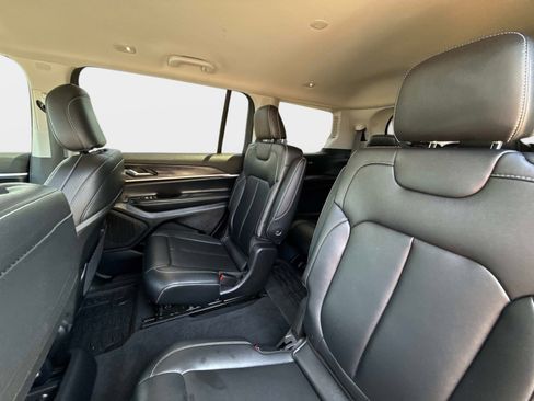 Certified 2024 Jeep Grand Cherokee L Limited w/ Black Appearance Package AWD/4WD image 16