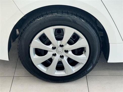Used 2022 Toyota Corolla LE FWD image 35