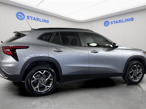 Used 2025 Chevrolet Trax LT image 20