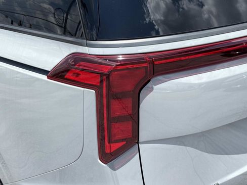 New 2026 Kia Carnival SX w/ SX Dark Edition Package FWD image 33