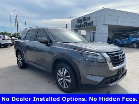 Used 2025 Nissan Pathfinder SL FWD image 2