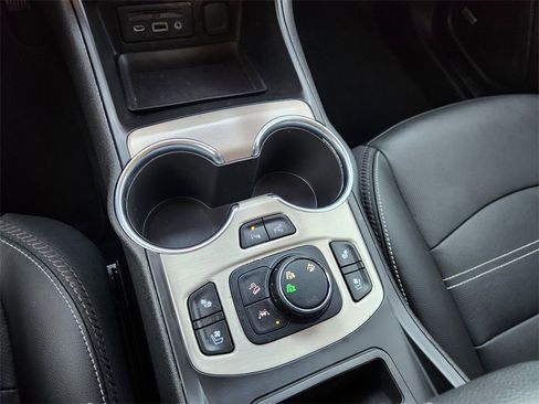 Used 2024 GMC Terrain Denali w/ Denali Premium Package image 17