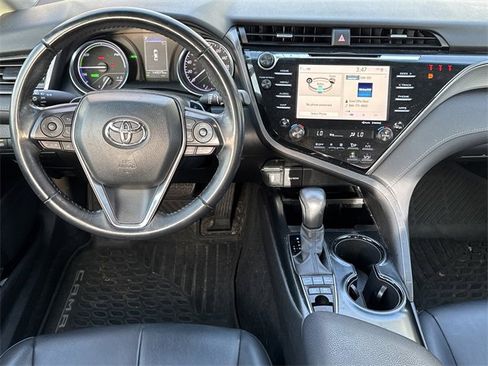 Used 2020 Toyota Camry SE w/ Sunroof Package image 22