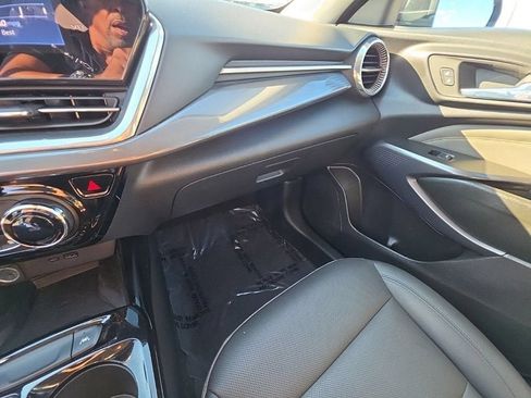 Used 2024 Chevrolet Trax ACTIV w/ Sunroof Package FWD image 20