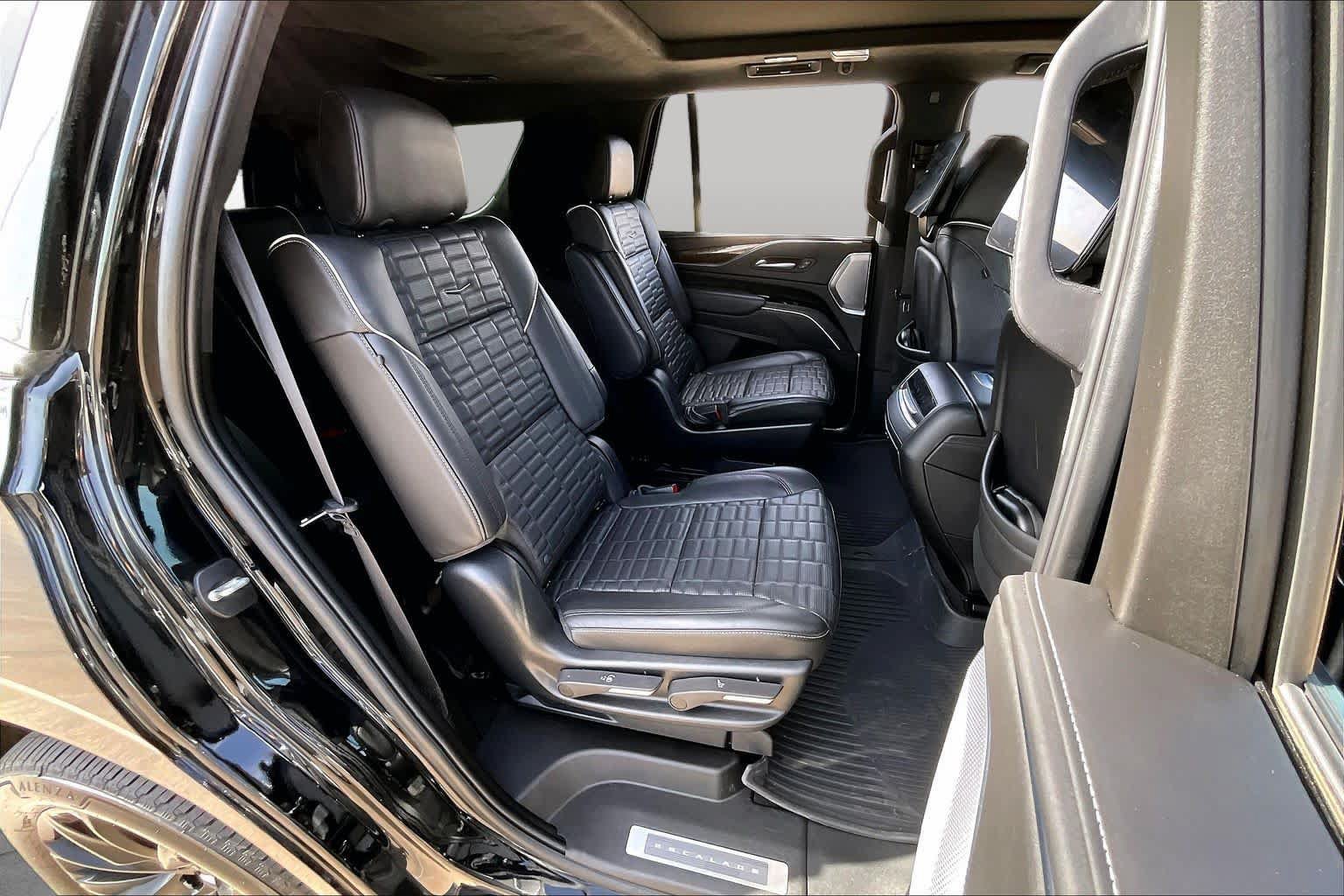 Used 2023 Cadillac Escalade Sport Platinum w/ LPO, ONYX Package AWD/4WD image 19