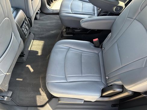 Used 2024 Buick Enclave Premium image 14