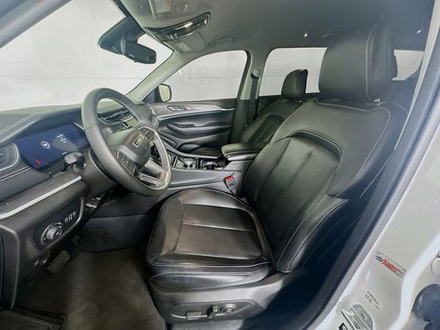 Used 2023 Jeep Grand Cherokee L Limited w/ Black Appearance Package image 13