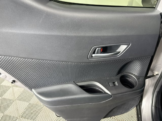 Used 2020 Toyota C-HR XLE FWD image 23
