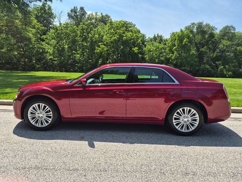 Used 2014 Chrysler 300 AWD w/ Driver Convenience Group image 2
