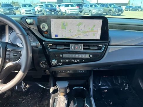 Used 2025 Lexus ES 300h 300h w/ Premium Package image 2