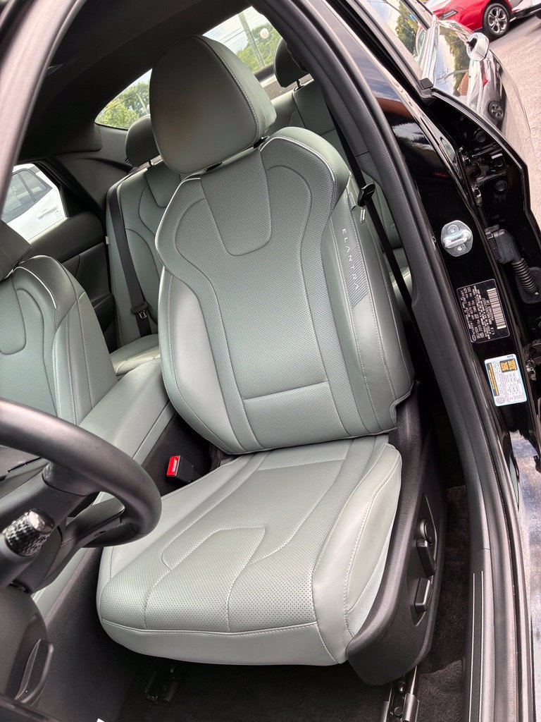 Used 2025 Hyundai Elantra Limited w/ Cargo Package FWD image 18