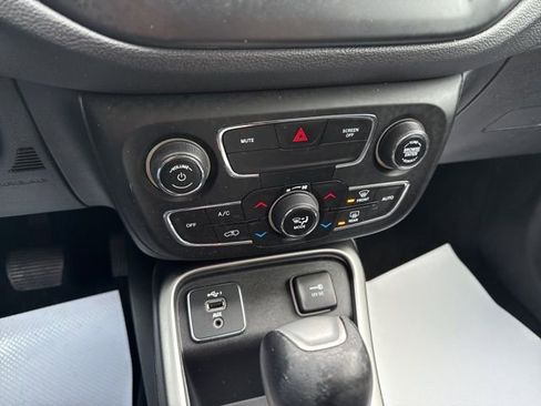 Used 2020 Jeep Compass Latitude image 31