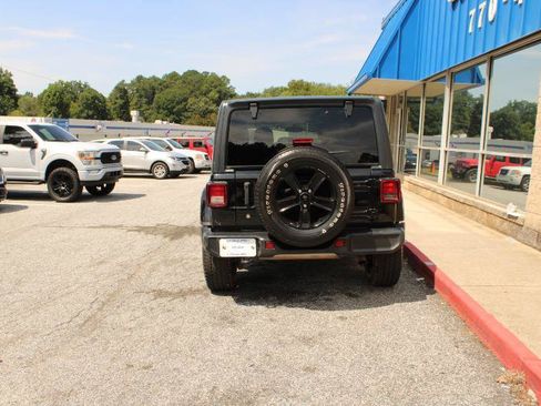 Used 2019 Jeep Wrangler Unlimited Sahara AWD/4WD image 5
