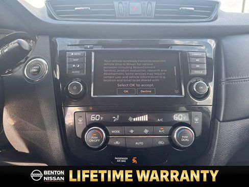 Used 2019 Nissan Rogue SL w/ Premium Package image 15