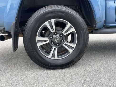 Used 2019 Toyota Tacoma TRD Sport AWD/4WD image 7
