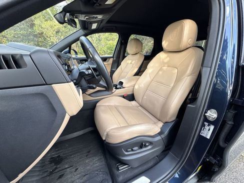 Used 2024 Porsche Cayenne S image 13