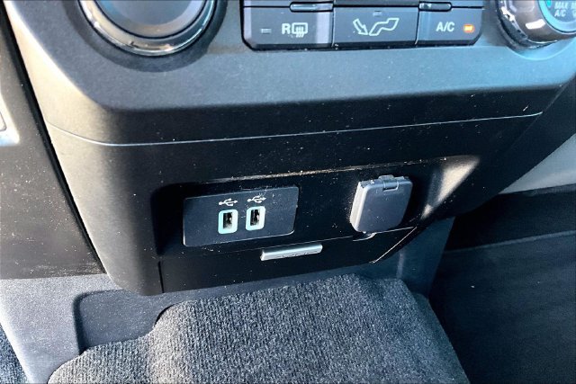 Used 2018 Ford F150 XLT w/ Equipment Group 302A Luxury AWD/4WD image 19