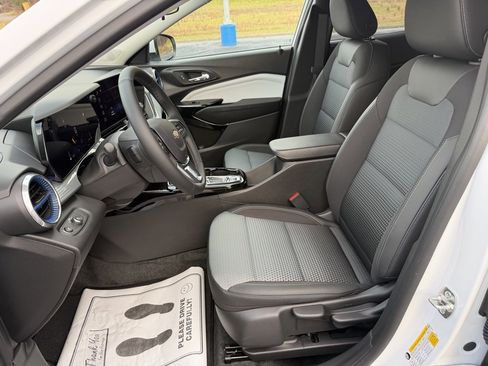 New 2026 Chevrolet Trax LT w/ Driver Confidence Package image 18