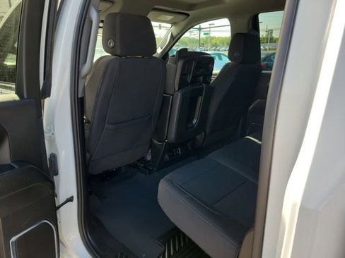 Used 2024 GMC Sierra 1500 SLE image 11