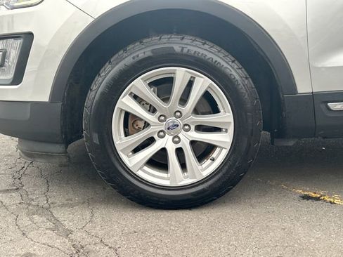 Used 2017 Ford Explorer XLT AWD/4WD image 25