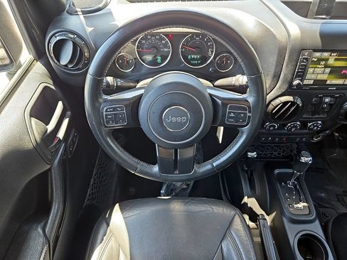 Used 2017 Jeep Wrangler Unlimited Sahara AWD/4WD image 16