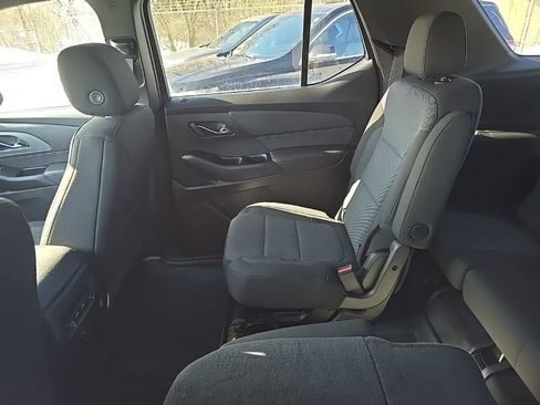 Used 2023 Chevrolet Traverse LT image 5
