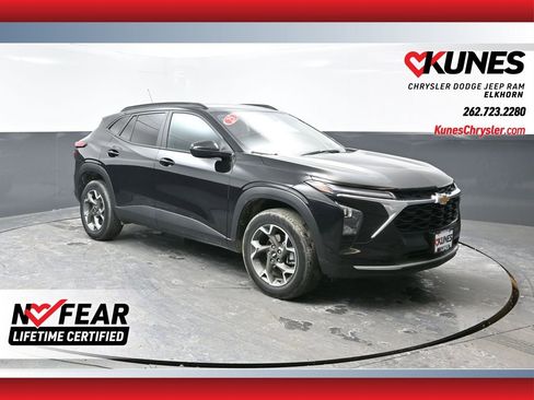 Used 2025 Chevrolet Trax LT image 1