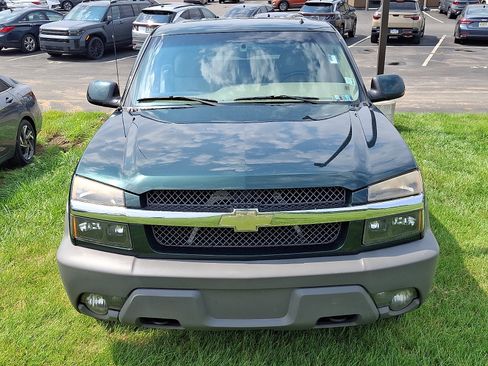 Used 2002 Chevrolet Avalanche 4x4 w/ Off-Road Suspension Pkg image 2